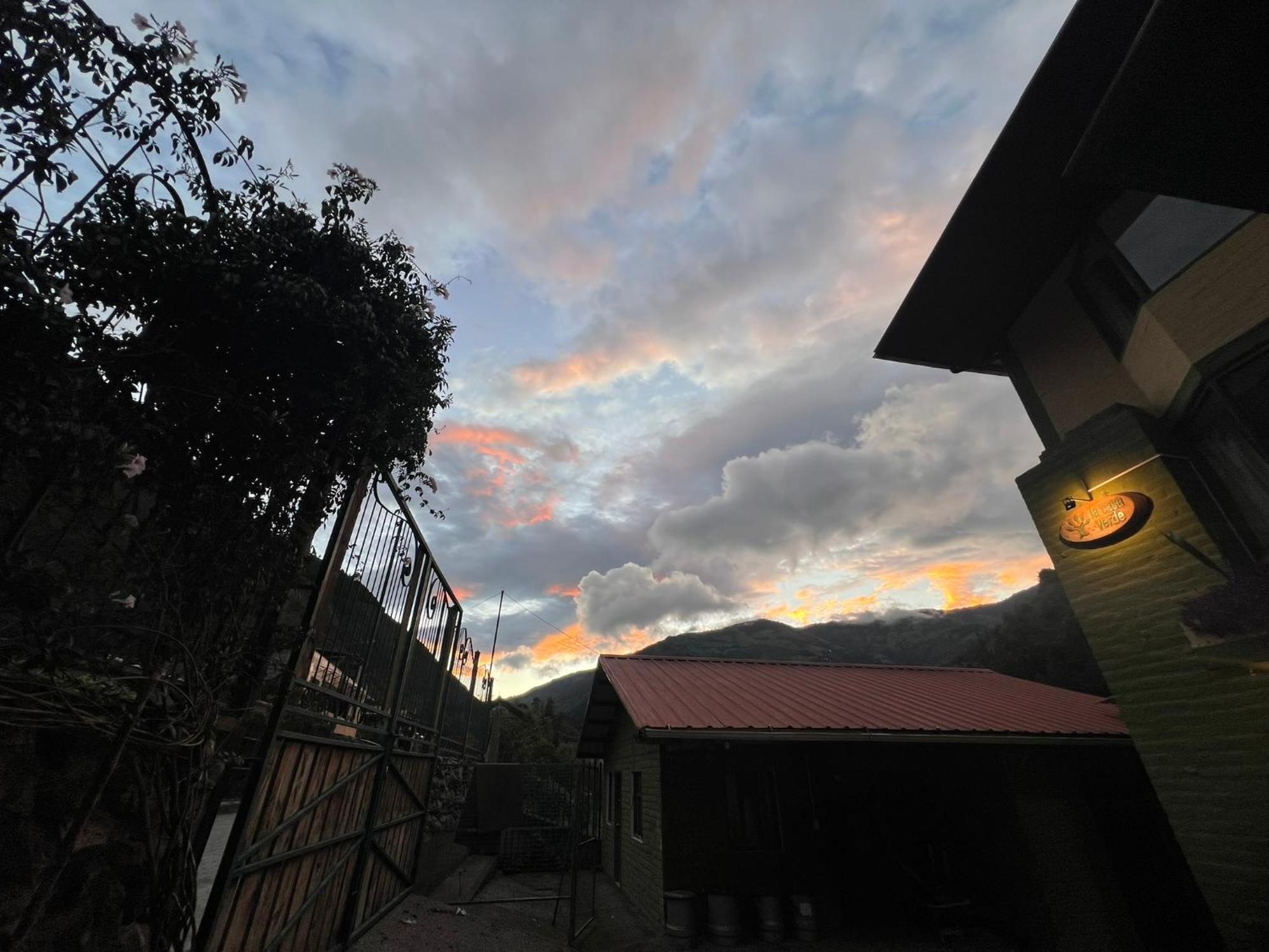 La Casa Verde Eco Guest House บาญอส ภายนอก รูปภาพ